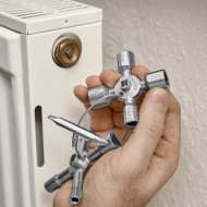 Llave para tableros eléctricos en cruz y sistemas de paso estándar 10 perfiles