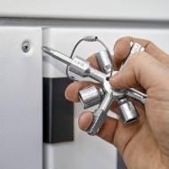 Llave para tableros eléctricos en cruz y sistemas de paso estándar 10 perfiles