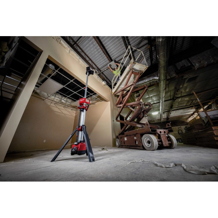 Linterna tipo tripode de 6000 lumens M18 (solo herramienta)