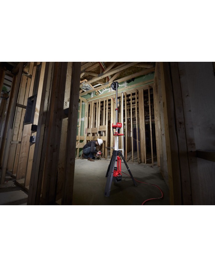 PROMO MILWAUKEE: Torre de iluminación led 2500 lúmenes (2131-20), GRATIS Batería M18™ REDLITHIUM™ XC 5.0 AMP (48-11-1850)