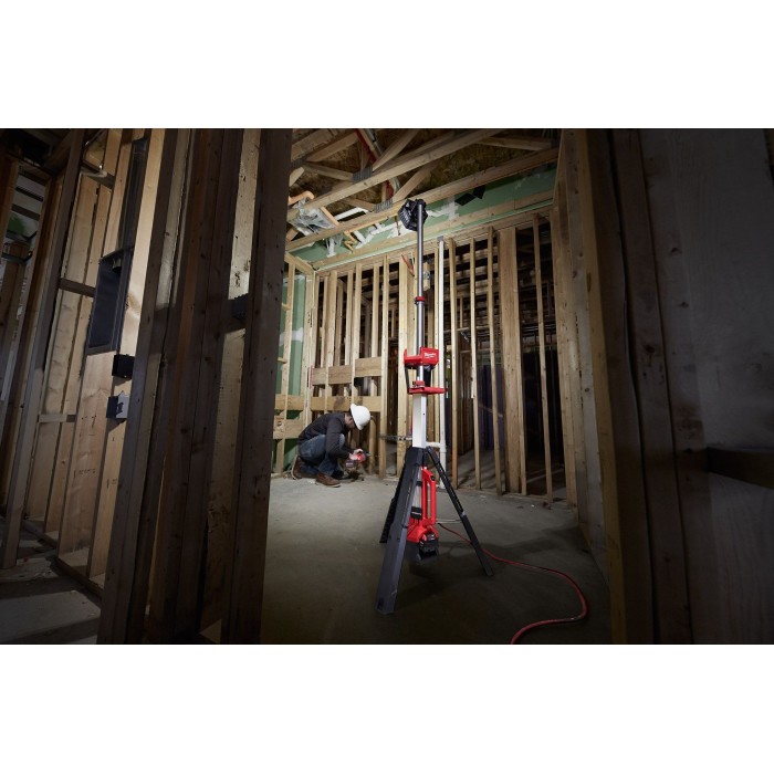 PROMO MILWAUKEE: Torre de iluminación led 2500 lúmenes (2131-20), GRATIS Batería M18™ REDLITHIUM™ XC 5.0 AMP (48-11-1850)