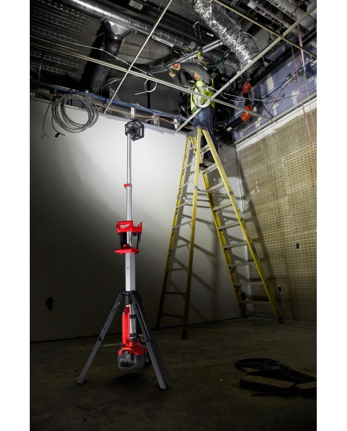 PROMO MILWAUKEE: Torre de iluminación led 2500 lúmenes (2131-20), GRATIS Batería M18™ REDLITHIUM™ XC 5.0 AMP (48-11-1850)