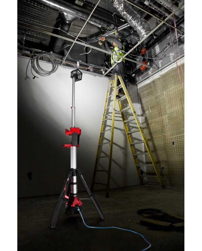 PROMO MILWAUKEE: Torre de iluminación led 2500 lúmenes (2131-20), GRATIS Batería M18™ REDLITHIUM™ XC 5.0 AMP (48-11-1850)