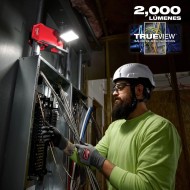 PROMO ABRIL: Linterna Milwaukee magnética tipo pinza M18™ ROVER™ (2358-20) 1500 lumens GRATIS: Batería M18™ FORGE™ XC 8.0 AMP