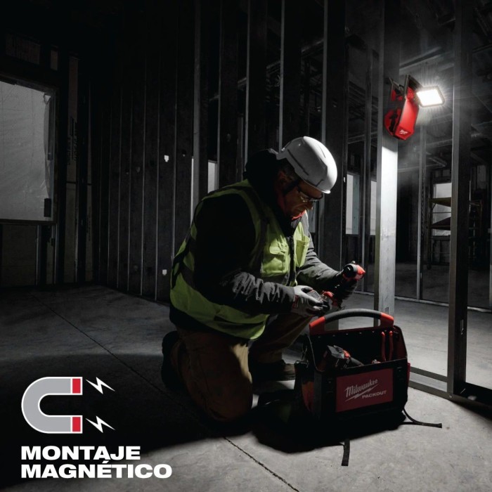 PROMO ABRIL: Linterna Milwaukee magnética tipo pinza M18™ ROVER™ (2358-20) 1500 lumens GRATIS: Batería M18™ FORGE™ XC 8.0 AMP