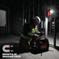 PROMO ABRIL: Linterna Milwaukee magnética tipo pinza M18™ ROVER™ (2358-20) 1500 lumens GRATIS: Batería M18™ FORGE™ XC 8.0 AMP