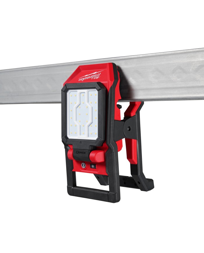 PROMO ABRIL: Linterna Milwaukee magnética tipo pinza M18™ ROVER™ (2358-20) 1500 lumens GRATIS: Batería M18™ FORGE™ XC 8.0 AMP