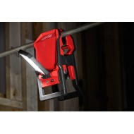 PROMO ABRIL: Linterna Milwaukee magnética tipo pinza M18™ ROVER™ (2358-20) 1500 lumens GRATIS: Batería M18™ FORGE™ XC 8.0 AMP