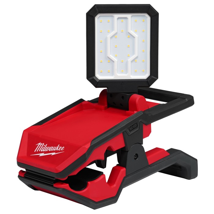 PROMO ABRIL: Linterna Milwaukee magnética tipo pinza M18™ ROVER™ (2358-20) 1500 lumens GRATIS: Batería M18™ FORGE™ XC 8.0 AMP