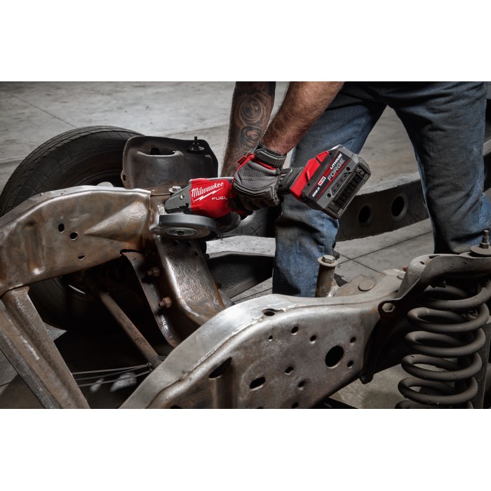 PROMO MILWAUKEE: Amoladora Milwaukee inalámbrica 4"1/2 - 6" M18™ (3670-20) GRATIS Batería M18™ FORGE™ 8.0 AMP